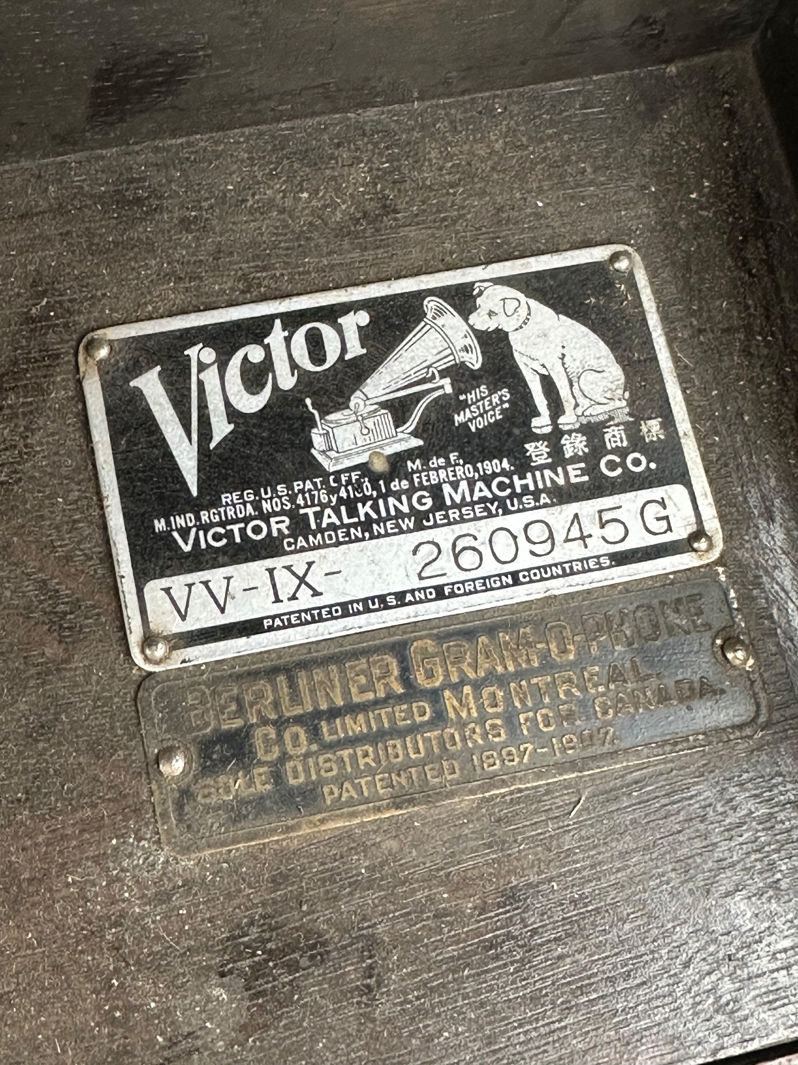 Vintage Victor Victrola Gramophone Record Player VV-IX (circa 1908–1911) by Victor Talking Machine Co.,