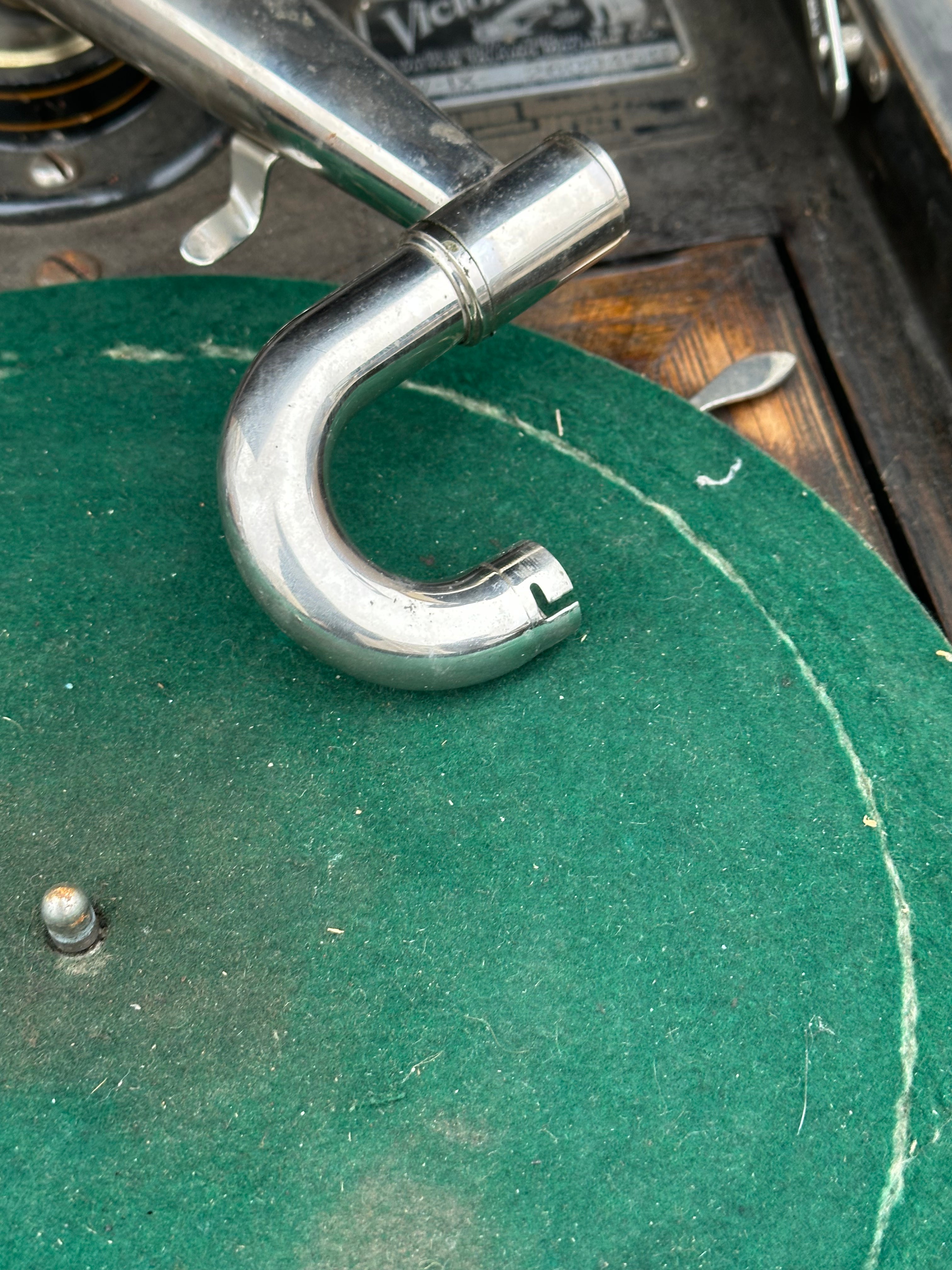 Vintage Victor Victrola Gramophone Record Player VV-IX (circa 1908–1911) by Victor Talking Machine Co.,