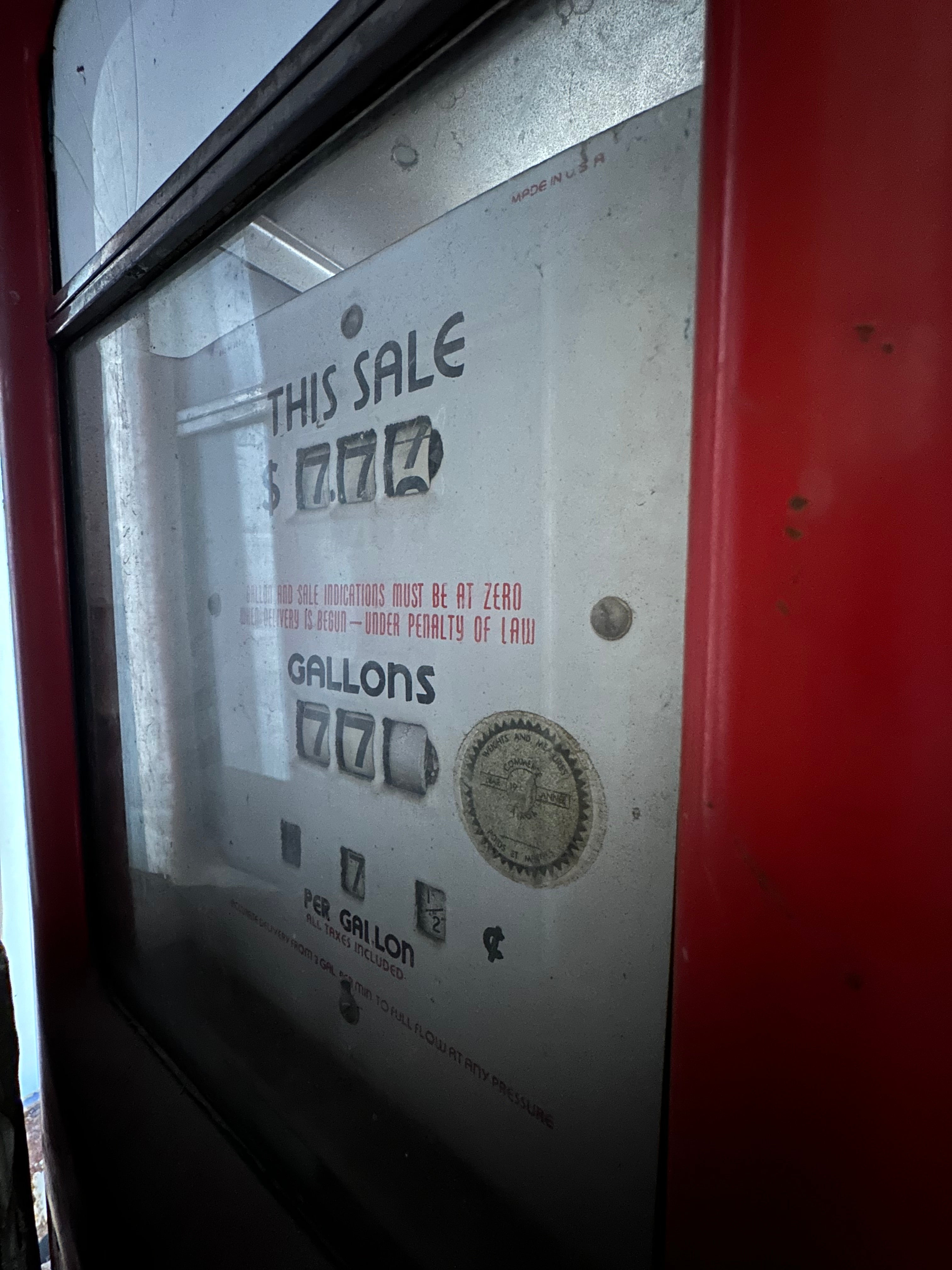 Vintage Canadian Gas Pumps – HOME Regular – Original Mid-Century Petroliana