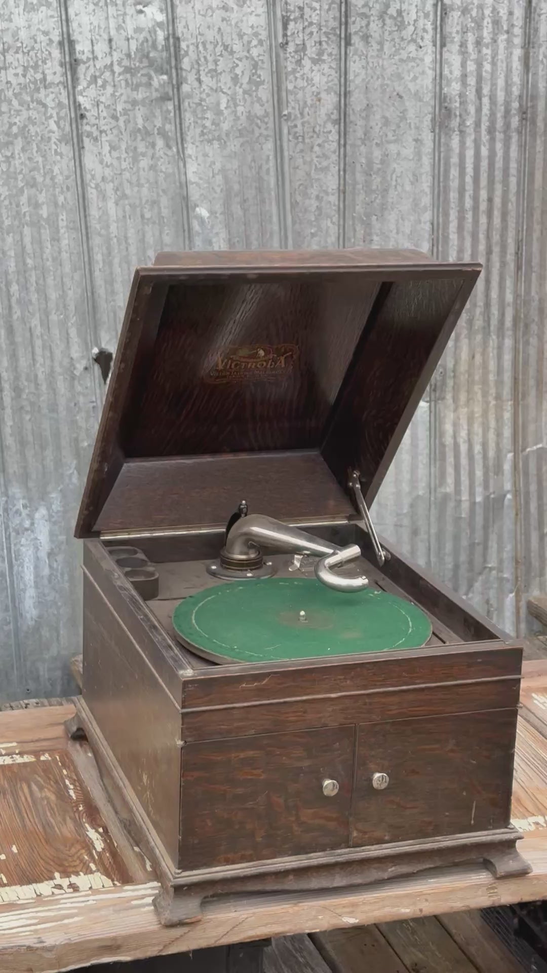 Vintage Victor Victrola Gramophone Record Player VV-IX (circa 1908–1911) by Victor Talking Machine Co.,